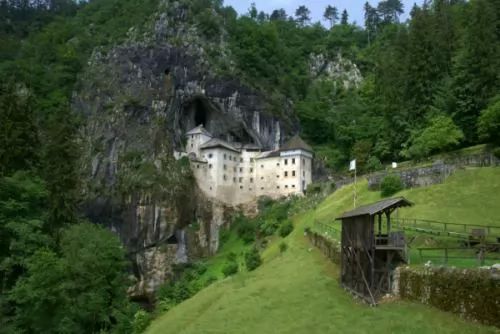 اجمل المناظر الطبيعية : قلعة داخل كهف فى سلوفينيا  6557-5-or-1390157602