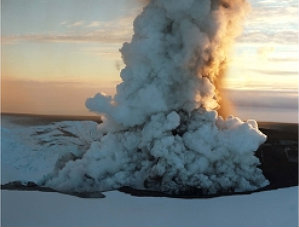 Esplosione vulcanica Islanda: seguiamo la nube di ceneri - Pagina 2 Eruzione_vulcano_islanda