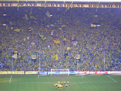  Which club would you most like to play for? - Page 2 Borussia-dortmund-flickr-splattael