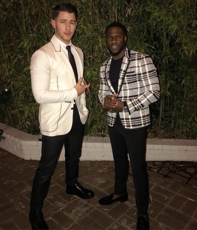 ¿Cuánto mide Nick Jonas? - Altura - Real height - Página 2 Kevin-Thom-Browne-blazer-2-640x747