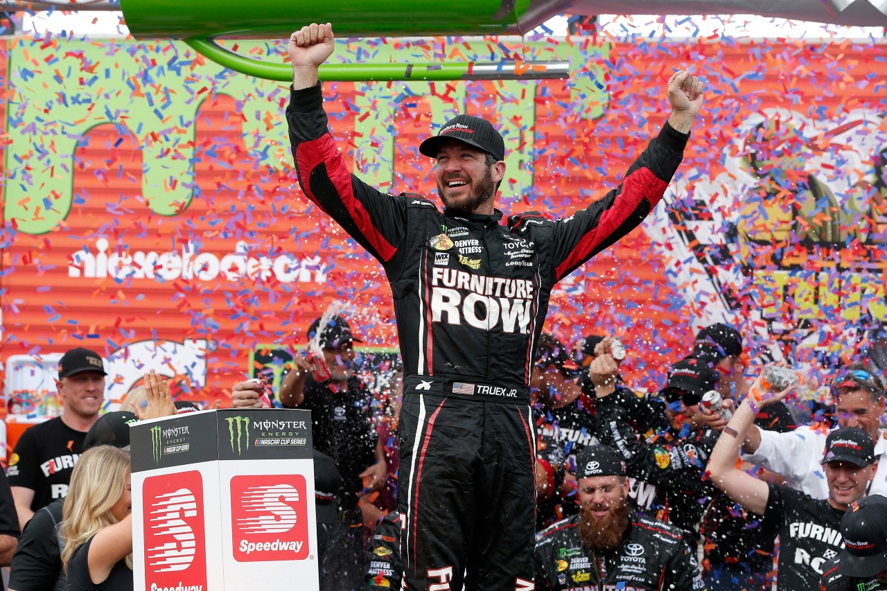 Monster Energy NASCAR Cup - Page 10 170917_CS_13_MENCS_Truex