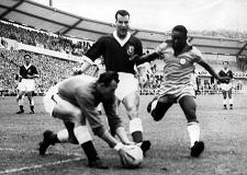 بـرازيـلـيِّ , قـِـصـصٌ وعـِـبـَـرٌ عـالـمـيـّـةٌ .  Pele-1958