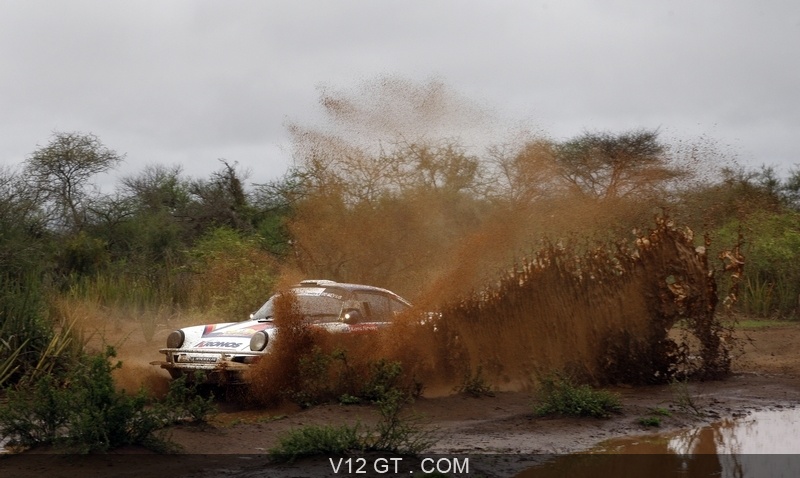 Photos spectaculaires de courses - Page 26 Gregoire-De-Mevius-Porsche-911-action-profil-drt-boue2_zoom