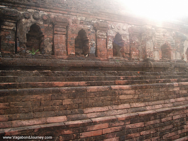 நளந்த பல்கலைக்கழகம் பாருங்கள். - Page 3 10-4601-ruins-nalanda-university-bihar