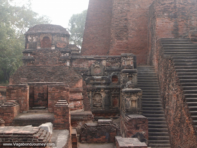 நளந்த பல்கலைக்கழகம் பாருங்கள். - Page 3 10-4604-nalanda-university-ruins-bihar-india