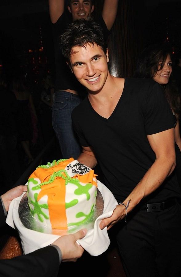 Robbie Amell 86210922dt005_robbie_amell_-b-588