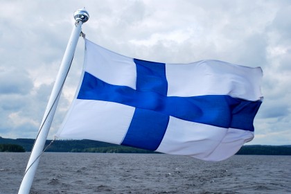 zorionak pepelu-filandes La-bandera-de-finlandia-420x280