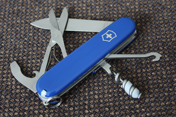 Wenger Rangergrip Victorinox-compact-blue-01