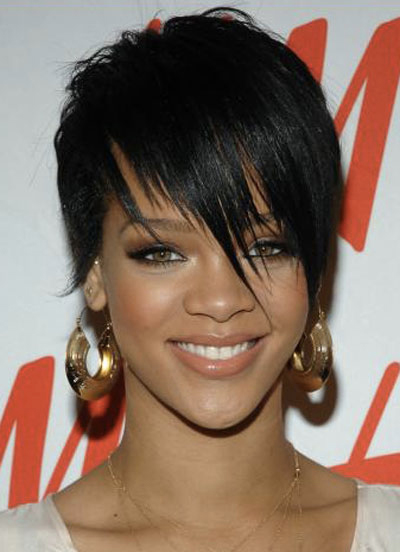 صور لتسريحات الشعر الأملس Coupe-de-cheveux-rihanna