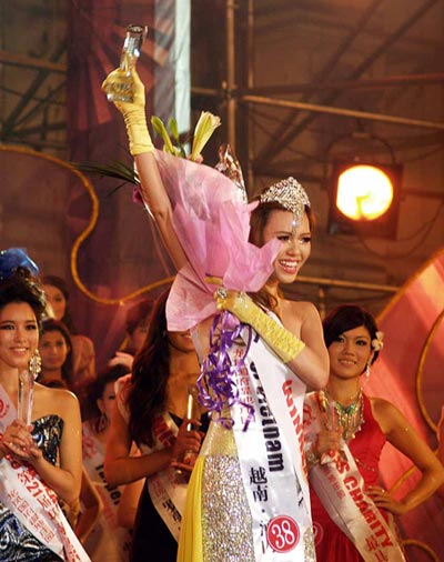 Miss Universe Vietnam 2010: 1 trong 2 người này! K2V2H5_diepdq