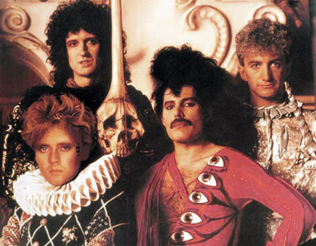 GRUPOS QUE EN LOS OCHENTA TE PARECIAN RIDICULOS Y EL TIEMPO TE HA DADO LA RAZON Queen---Who-Wants-to-Live-Forever