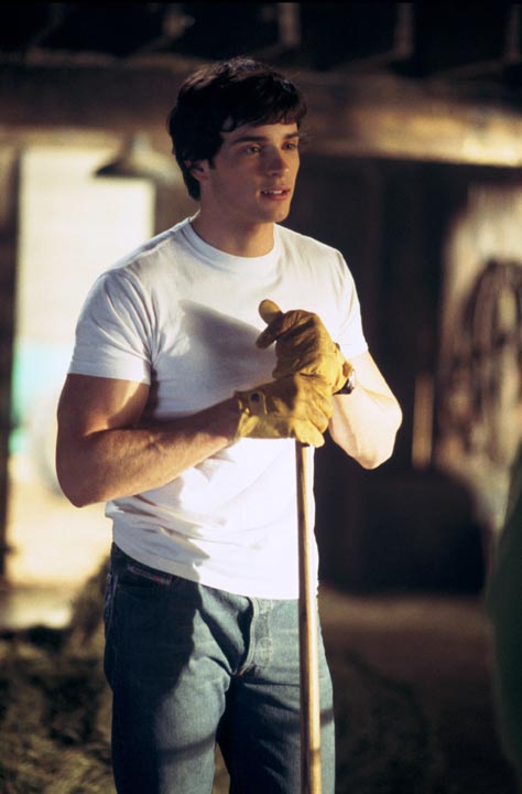 "Farm-boy" photos. Smallville-119-3