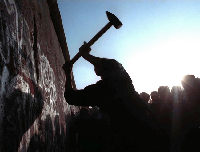 Chủ nghĩa Cộng sản – Tai họa Trăm năm Berlin_wall1