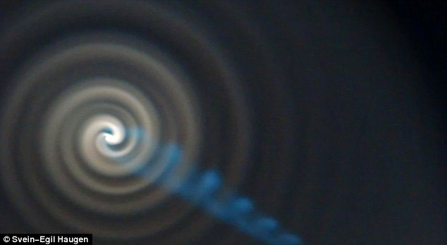 ÉTRANGE PHÉNOMÈNE DANS LE CIEL NORVÉGIEN Haarp-spiral1