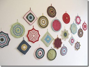 زيدي بيتك جمالا 4 تابلوهات رووووعة بالكروشية مع الباترونات Crochet_paredes