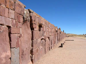 Tihuanaco, la cité du soleil Tiwa2_murenceinte