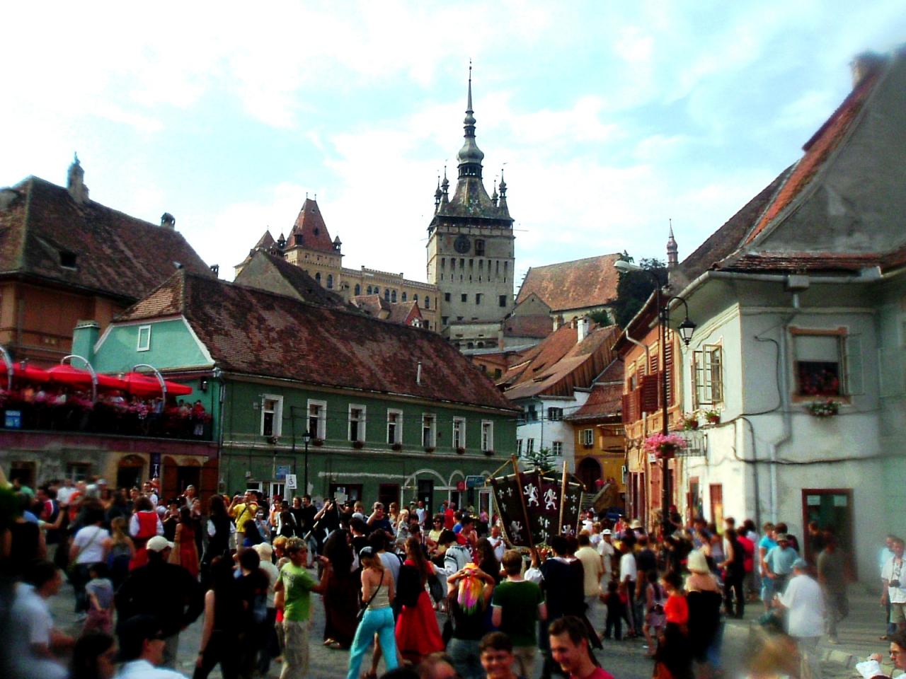 Romania in the Middle Ages Festivalul-sighisoara-medievala-2013-i82203