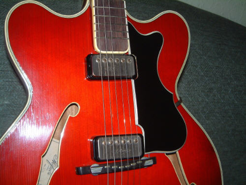 aide identification guitare Arch44b