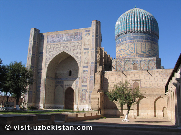 (( ســمــرقــنـد طريق الحرير )) Samarkand_bibi_khonim_mosque_1