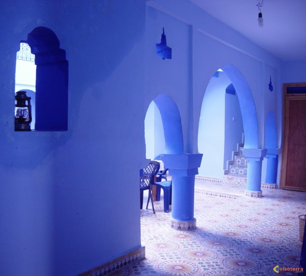 جمال اللون الأزرق في الديكور المغربي Med-hotel-a-chefchaouen-2-visoterra-16477