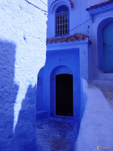 مدينة شفشاون الرائعة Med-porte-du-hammam-de-chefchaouen-visoterra-16463