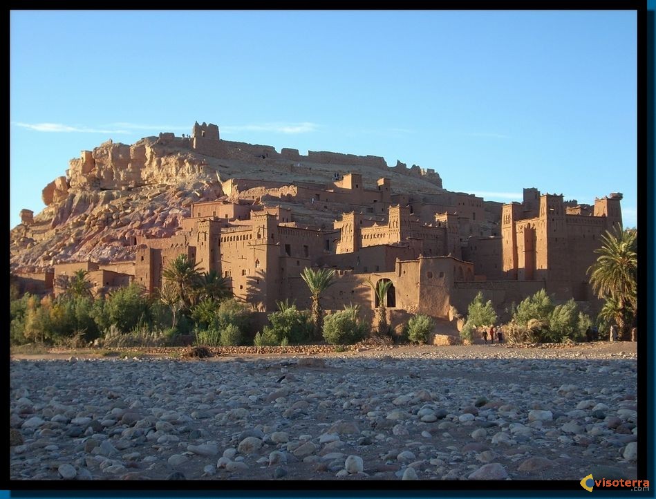 [Lumière Aveugle] Séjour à l'Alhambra, retour aux sources Le-ksar-de-ait-benhaddou-a-proximite-de-ouarzazate-le-matin-au-lever-du-soleil-visoterra-16296