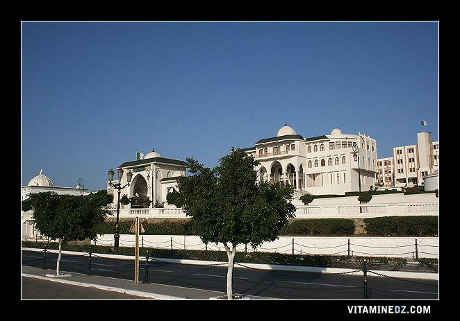  °° صور مدينتي مستغانم °° 3268-belle-architecture-du-siege-de-la-wilaya-de-mostaganem