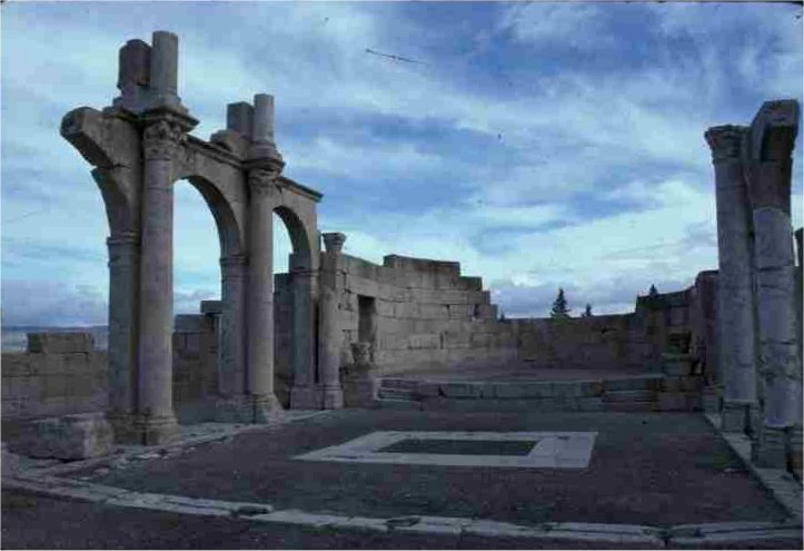 تبسة الولاية رقم 12 4356-ruines-de-la-basilique-chretienne-fin-ive