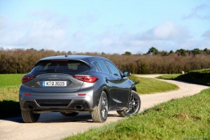 Essai Infiniti Q30 Sport 2.0T 211, audacieuse ! Vivre-auto-infiniti-q30-20t-essai-08-300x200