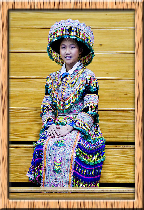 Tham khảo Trang phục truyền thống cho Miss Universe Viet Nam Hmongteenwithframe_3835