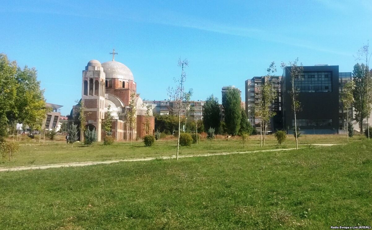 Kisha ortodokse në hapësirën e Universitetit të Prishtinës – një kontest i gjatë gjyqësor (ilustruar me shumë foto) Kishaort3