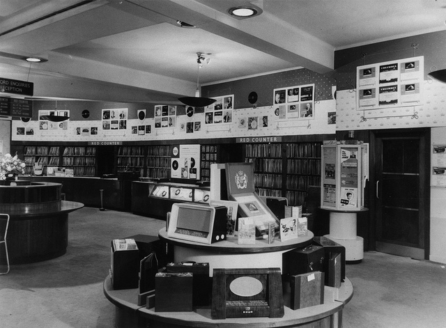 Disquerias y casas de audio en Londres... Red-Counter-at-HMV