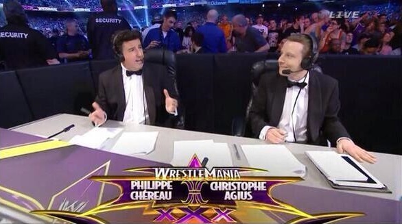 Agius & Chéreau à la table des commentateurs à WWE Royal Rumble Christophe-agius-et-philippe-chereau-wrestlemania