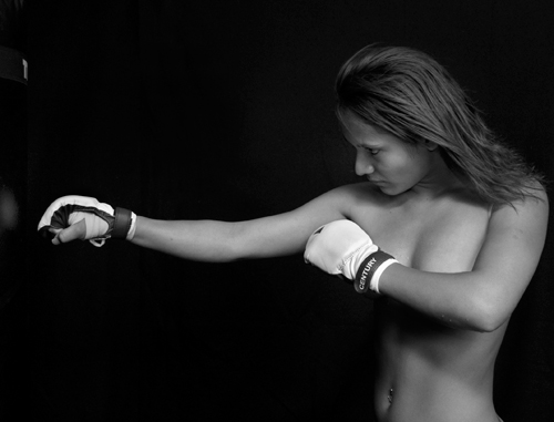 Облечи ме като за... Woman_boxer