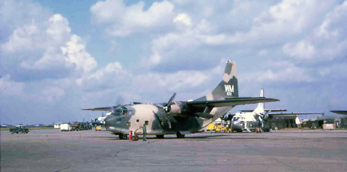 NAM IMAGES - Página 2 Bt-ab-12-flightline-c123-summerfield