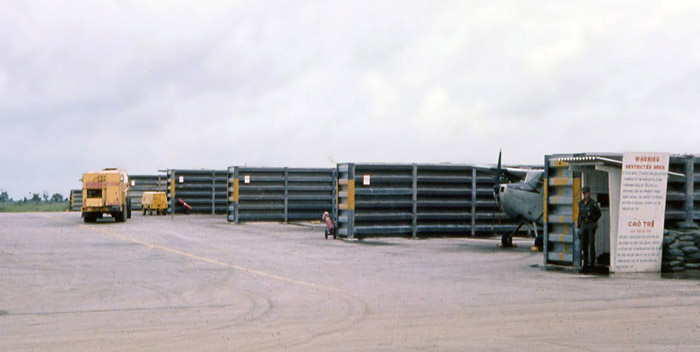 NAM IMAGES - Página 2 Bt-ab-14-flightline-o1e-birddog-revetments-summerfield