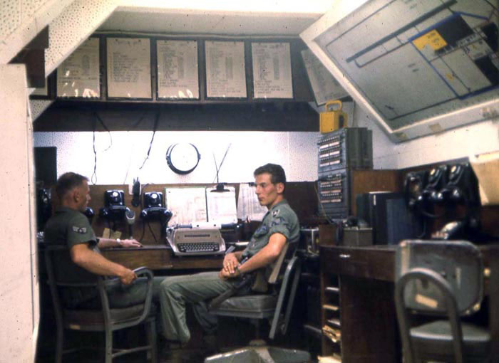 NAM IMAGES - Página 2 Bt-ab-18-632nd-combat-control-center-summerfield-2