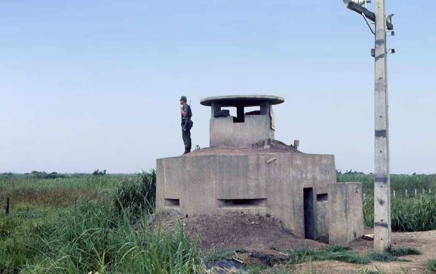 NAM IMAGES - Página 2 Bt-ab-5-morning-perimeter-bunker-50cal-summerfield