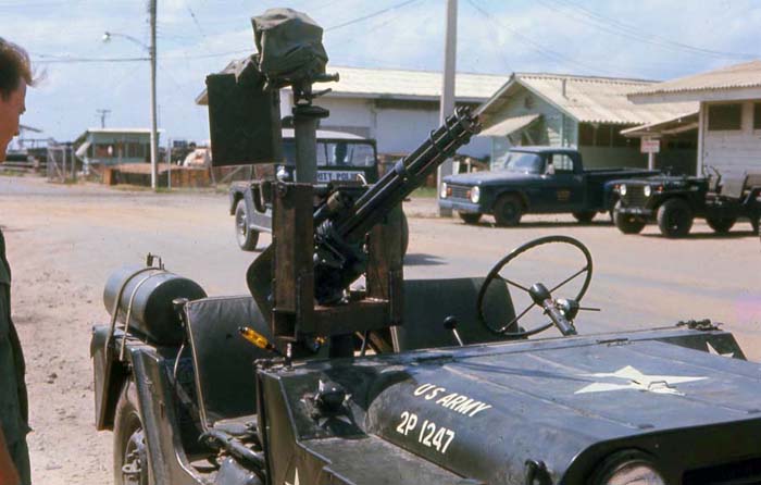 NAM IMAGES - Página 2 Bt-ab-56-summerfield-sps-jeep-and-us-army-mini-gun