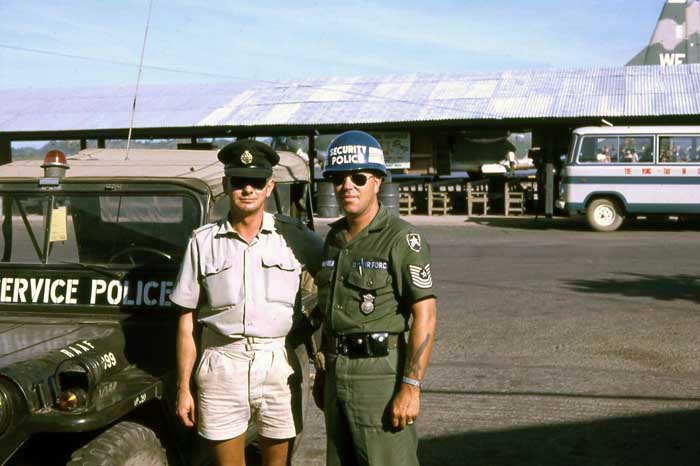 NAM IMAGES - Página 2 Raaf-mp-jeep-cpl-neal-mcdonald-msgt-1-summerfield