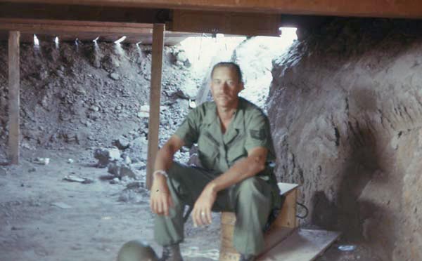 NAM IMAGES - Página 2 Tsn-377th-sps-4-bunker-inside-summerfield