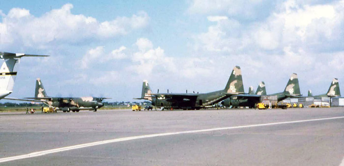 NAM IMAGES - Página 2 Tsn-377th-sps-6-flightline-c130-summerfield