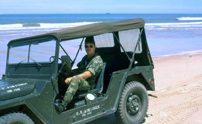 NAM IMAGES - Página 2 Vt-jeep-beach-msgt-summerfield