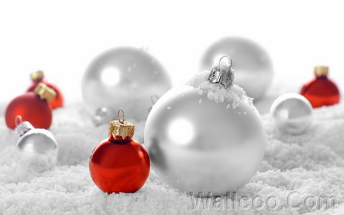 Spiritul Craciunului  _ O lume de basm . Happy New Year - Pagina 8 Red_and_white_Christmas_ball_christmas_bauble_19398373