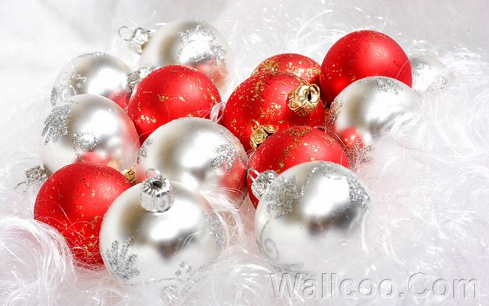 Spiritul Craciunului  _ O lume de basm . Happy New Year - Pagina 8 Red_and_white_Christmas_ball_christmas_bauble_7063912