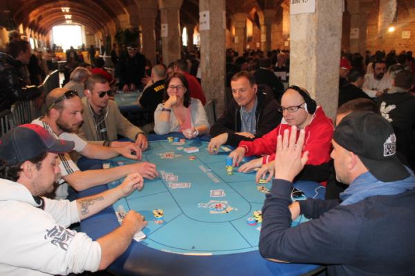 Open de Cambrai  du Chtiz poker Day2 le 21 Avril 2014 11241681955354f36170240