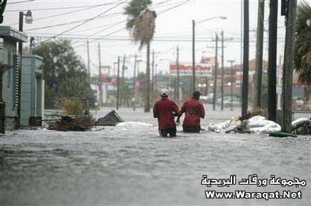 من آثار إعصار ( آيك ) في آخر محطاته في ولاية تكساس Hurricane-Ike23