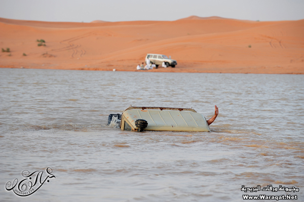 جنون الشباب .. مغامرة الغطس داخل الماء بالسيارة "صــور Jeep-g6s_5