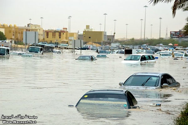 فيديو + صور : أمطار وسيول وبرد وغرق سيارات وانهيار أنفاق وسقوط أعمدة كهرباء في الرياض Iyadh-raining_27