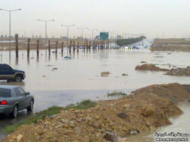 فيديو + صور : أمطار وسيول وبرد وغرق سيارات وانهيار أنفاق وسقوط أعمدة كهرباء في الرياض Riyadh-raining7